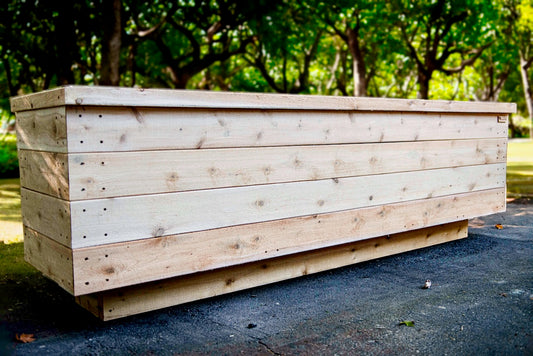 Bac à culture avec coup de pied, Le Robuste, cèdre blanc du Québec et fabriqué avec des planches de 2 pouces